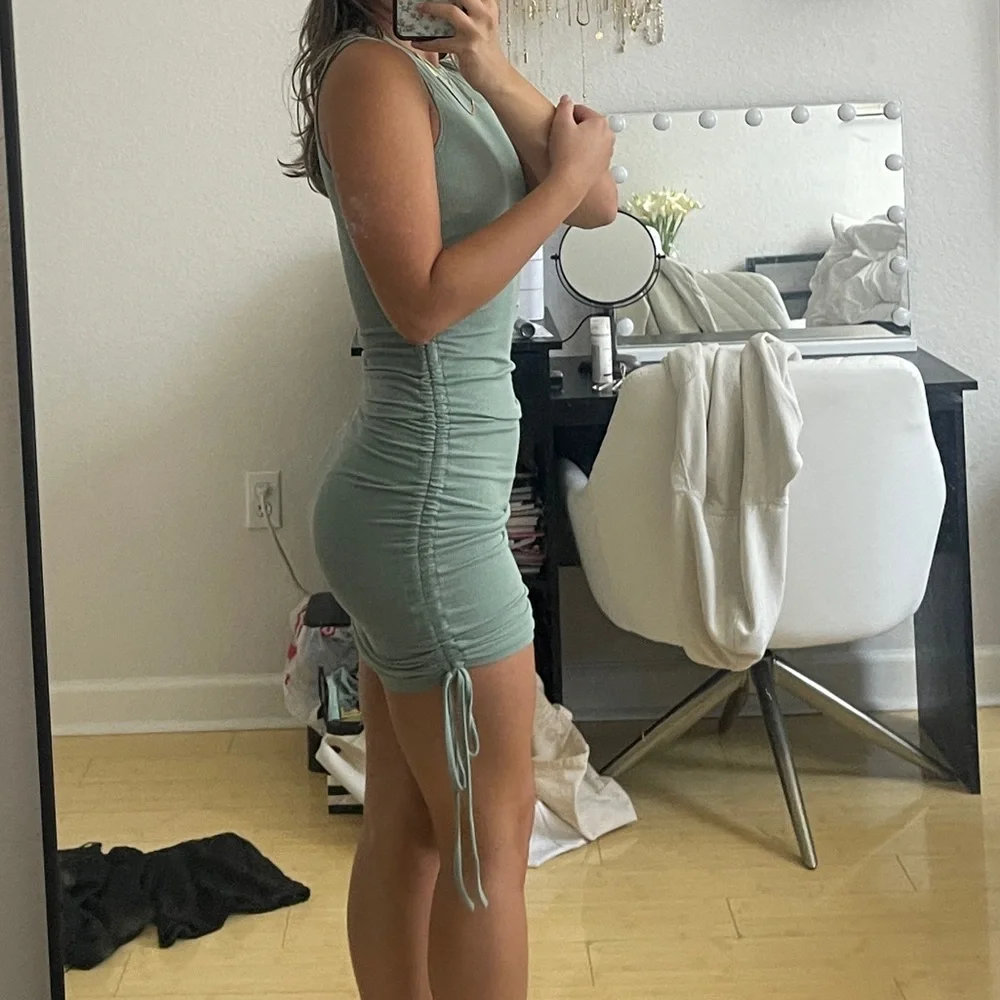 green mini dress - Picture 2 of 4